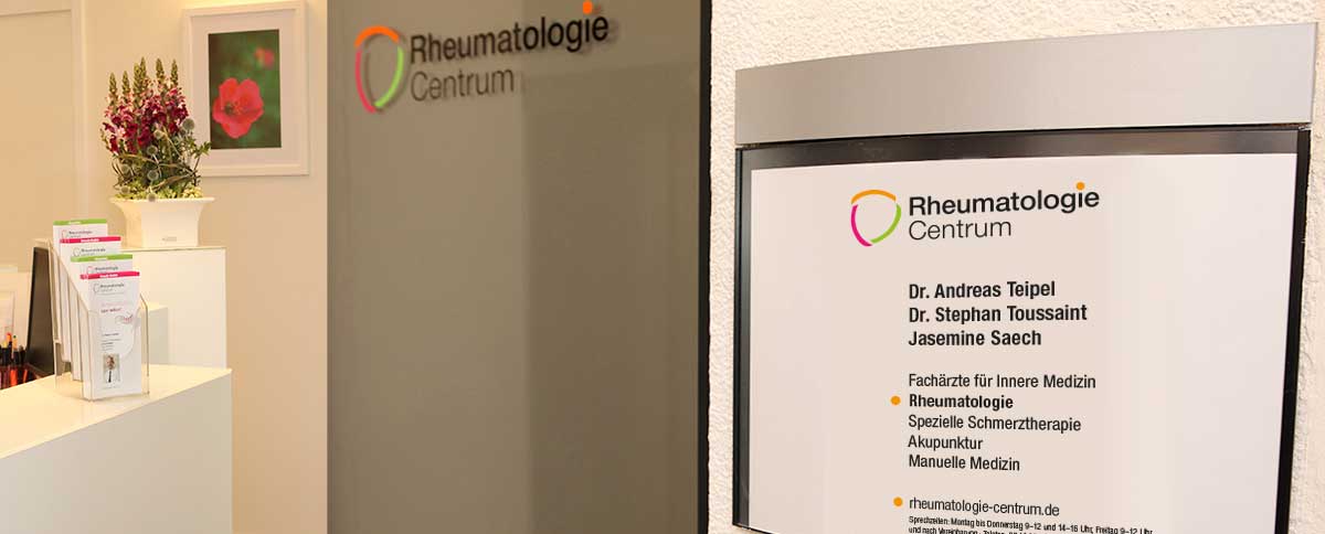 Der Eingangsbereich der Rheumatologischen Praxis in Leverkusen bei Köln